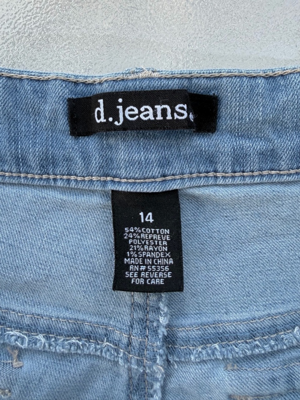 D. Jeans Light-Wash Cargo Utility High-Rise Stretch Denim Shorts ~ Women’s 14 - Picture 6 of 7